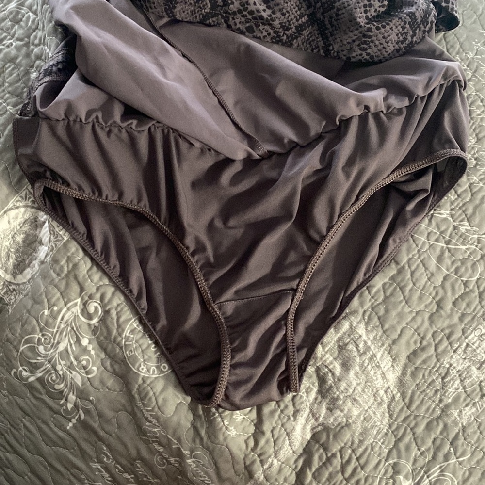 Shorts - Picture 3 of 3